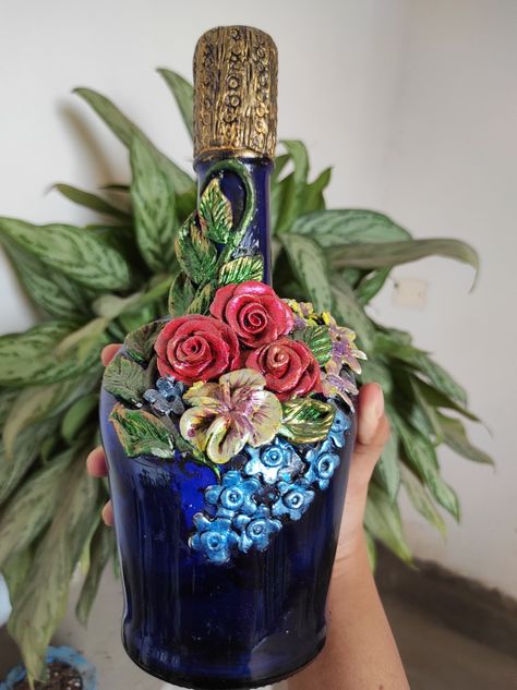 3d Bottle Art, Bottle Art Clay Work, Clay Art On Bottle, Bottle Clay Art, Bottle Art With Clay, Clay Bottle Art, Bottle Paintings, Bottle Art Projects, Bottles Diy