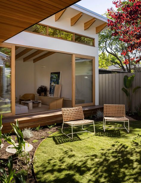 Modern California Bungalow, Bungalow Backyard, Japandi Modern, Weatherboard House, Central Courtyard, California Bungalow, Japandi Living, Cosy Interior, Interior Design Games