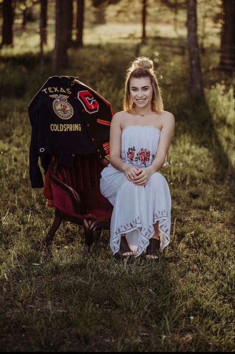 Senior Picture Ideas Ffa Jacket, Ffa Jacket Senior Pictures, Ffa Senior Picture Ideas, Senior Picture Ideas Ffa, Ffa Senior Pictures, Ffa Pictures, Ffa Jacket, Pig Pics, Couple Senior Pictures