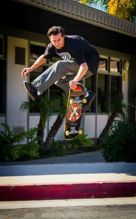 Skate Pose, Skateboard Poses, Parkour For Beginners, Quest Board, Skate Tricks, Skate Photography, Skateboard Photos, Old School Skateboards, Skate Photos