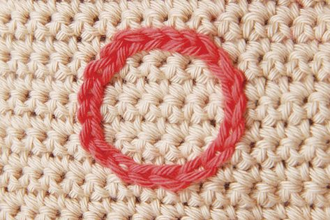 How to surface crochet Surface Crochet, Crochet A Flower, Stitches Crochet, Simply Crochet, Diy Christmas Ornaments Easy, Colour Texture, Crochet Circles, Your Crochet, Crochet Fabric