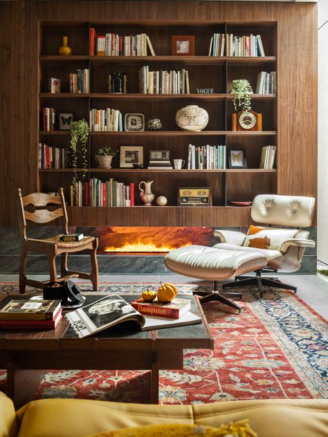 Vintage Room Ideas, Office Update, Library Living Room, 70s House, Home Library Design, Home Libraries, Vintage Room, Eclectic Interior, Mid Century Modern House