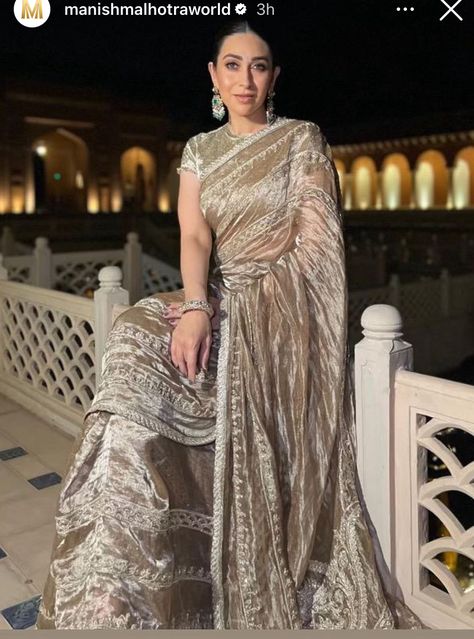 Karishma Kapoor Saree, Golden Tissue Saree, Gold Tissue Saree, Silver Saree, Ratna Pathak, Meena Bazaar, Scarf Wearing Styles, Tissue Sarees, Golden Saree