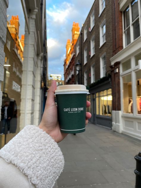 Coffee In London, Blank Street, London Coffee Shop, London Coffee, Dreamy Places, Cafe Shop Design, Aime Leon Dore, Queens New York, Financial District