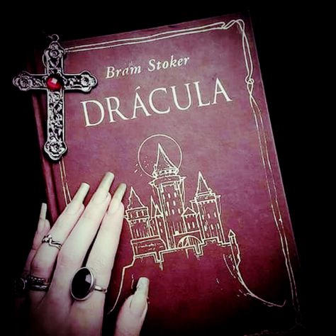 Victorian Vampire, Istoria Artei, Vampire Love, Bram Stoker's Dracula, Vampire Goth, Gothic Vampire, Gothic Romance, Romantic Goth, Bram Stoker