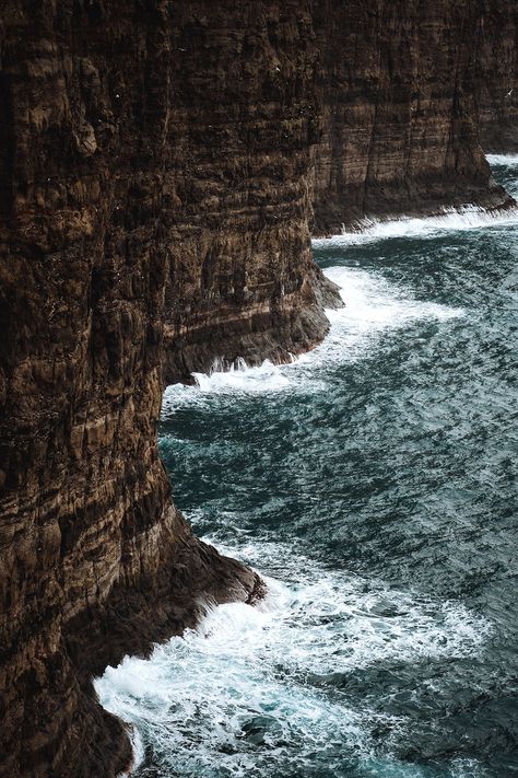 Waves hitting the cliffs on the Faroe Islands | premium image by rawpixel.com / Jack Anstey Cliff Pictures, Bird Animation, Ocean Cliff, Ocean Drawing, Portrait References, Room Painting, Ocean Rocks, Image Nature, Digital Painting Tutorials