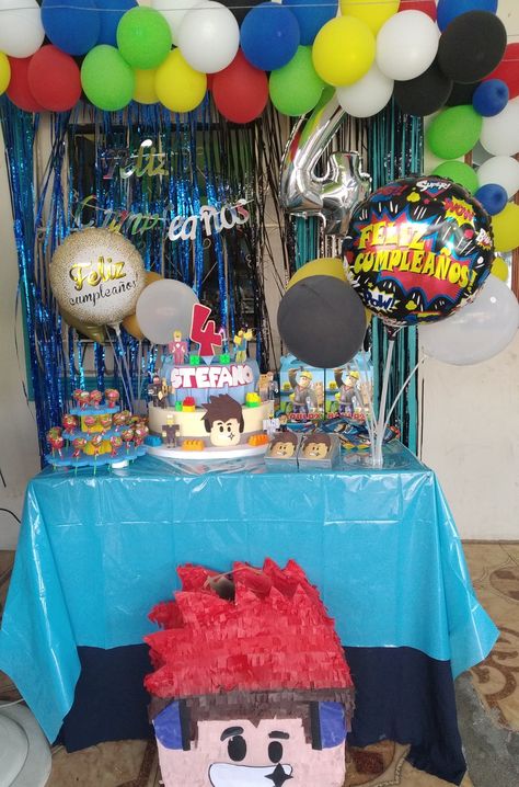 Decoración para una fiesta infantil de Roblox. Alexander