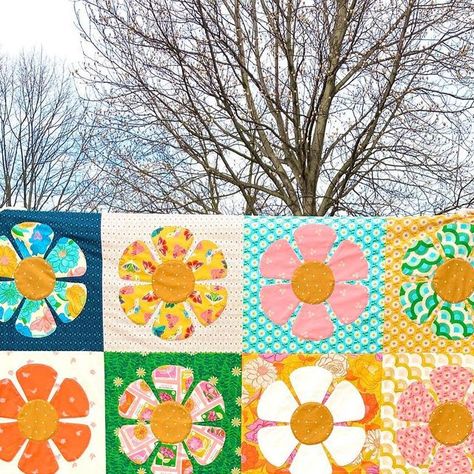 Maude MacDonald on Instagram: "Come on Spring, bring me some sunshine! In the meantime this Retro Daisy in @missmelodymiller’s new Flowerland collection has me feeling all the spring sunny vibes! #retrodaisyquilt #flowerlandfabric #rubystarsociety #retroquilt #retrovibes #ilovequilting #fabricismyfun #quilting #quilts #applique" Bright Quilts Ideas, Daisy Quilt, Floral Quilts, Retro Quilt, Flower Patchwork, Pretty Quilts, Flower Quilt Patterns, Flowers Quilt, Modern Quilt Blocks