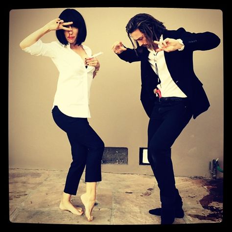 🎃Happy Halloween!! 💉🔫 Pulp Fiction Halloween, Pulp Fiction Halloween Costume, Pulp Fiction Costume, Celebrity Couple Costumes, Couples Costumes Creative, Sam Taylor Johnson, 90s Halloween Costumes, Halloween Parejas, Diy Couples Costumes