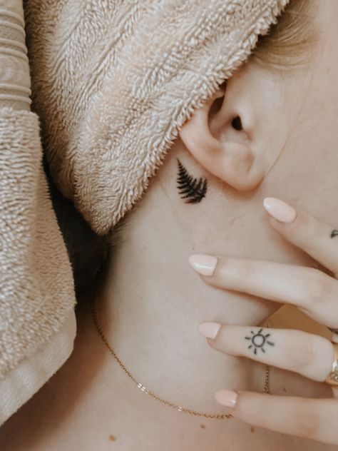 Fern Tattoo Behind Ear, Small Fern Tattoo, Fern Leaf Tattoo, Behind The Ear Tattoo, Behind Ear Tattoos, Tiny Tats, Fern Tattoo, Ear Tattoos, Plant Tattoo