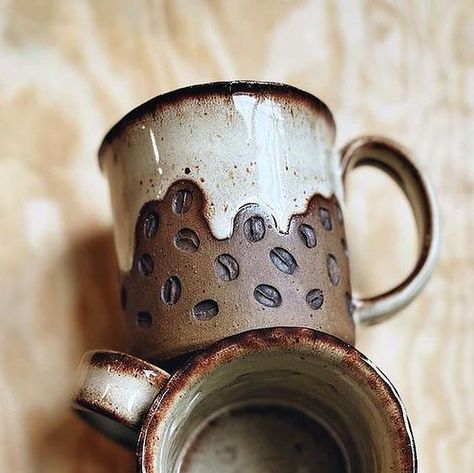 Pottery Tea Infuser, Interesting Mug Shapes, Pottery Wheel Mug Shapes, Ceramic Gift Ideas Diy, Mug Shapes Ceramics, Thumb Mug Pottery, Ceramics Surface Decoration, Pottery Dishes Handmade, Ceramics For Men