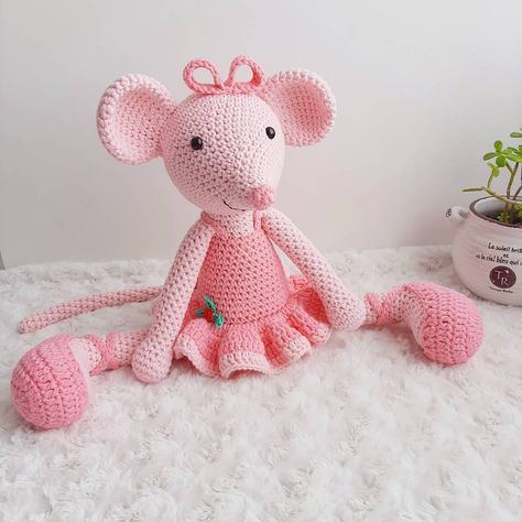 Ballerina Mouse Free Crochet Pattern - Amigurumi Crochet Tutu, Different Crochet Stitches, Knitting Toys, Crochet Skirt Pattern, Easy Crochet Animals, Crochet Mouse, Easy Crochet Projects, Crochet Animals Free Patterns, Crochet Stitches Video