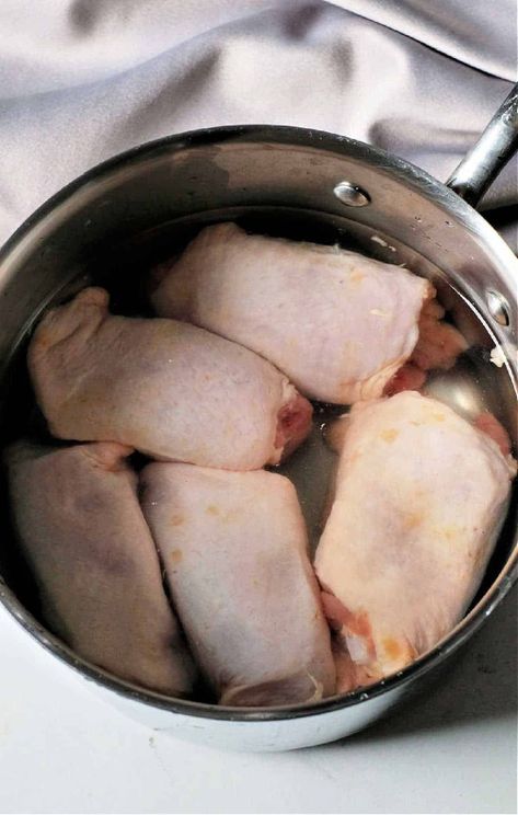 How long to boil chicken thighs frozen or fresh so it's tender ready to shred or slice for dinner. How to get crispy chicken skin too. Boiled Chicken Thighs, Boiling Frozen Chicken Breast, Boil Frozen Chicken, Frozen Chicken Crockpot, Crispy Chicken Skin, Baked Boneless Chicken Thighs, Boil Chicken, Cooking Frozen Chicken, Easy Dinner Recipes Crockpot