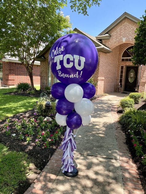 Tcu Party Decorations, College Balloon Decor, College Graduation Balloon Ideas, Balloon Columns Graduation, Senior Night Balloon Ideas, Tcu Graduation Party, Tcu Party, Purple Grad Party, College Balloons