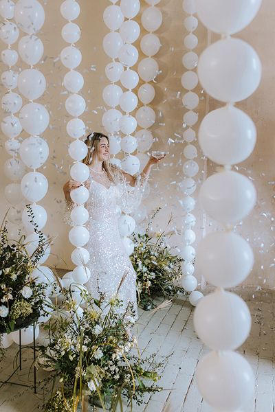 Linking balloons, 33 cm, white (1 pkt / 20 pc.) Big White Balloons Wedding, Wedding With Balloons Decoration, Clear And White Balloons, White Party Decorations Outdoor, White Out Party Decorations, Elegant Balloon Decor, White Balloons With Flowers, All White Balloon Backdrop, All White Balloon Arch