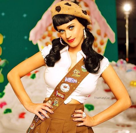 California Gurls | Katy Perry Katy Perry Halloween, Peter Pan Kostüm, Girl Scout Costume, Katy Perry Dress, Katy Perry Costume, Katy Perry Outfits, Cookie Costume, Icona Pop, Hallowen Costume