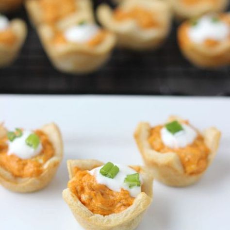 Buffalo Chicken Dip Bites Spicy Buffalo Chicken Dip, Hors Devours, Buffalo Chicken Bites, Superbowl Appetizers, Tailgating Recipes, Chicken Dip, Chicken Dips, Tailgate Food, Buffalo Chicken Dip