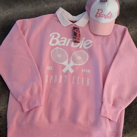 Barbie New With Tags Bundle. You Receive The Following 1) Barbie Sweatshirt Brand New With Tags This Is A Pink Sweatshirt Which Rocks It Has A Built-In Color Feature It Says On The Front Of It Barbie Sports Club Established 1959 With The Barbie Hat This Is So Cute It's Unbelievable I Like That It's A Little Oversized I Think Of This Of Wearing It At The Beach Or Camping Or Something Like That And Having A Pair Of Denim Shorts With It Just For Those Chilly Nights It's Not A Very Very Heavy Heavy Barbie Sweatshirt, Bday Wishlist, Barbie Hat, Barbie Top, Barbie Logo, Barbie Costume, I Like That, Sports Club, High Fashion Outfits