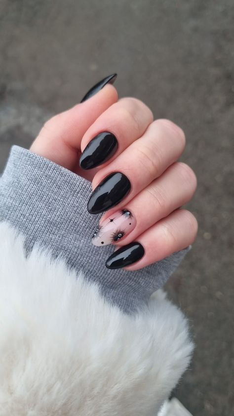 Show off your spooky side this Halloween! Check out these easy-to-do Halloween nail art designs for a frightfully fun time. Pick your favorite and create the Nail Black Ideas, Goth Gel Nails Short, Nails Inspiration Disney, Ghibli Inspired Nails, Studio Ghibli Nails Simple, Subtle Anime Nails, Skz Nails Design, Soot Sprite Nails, Simple Anime Nails