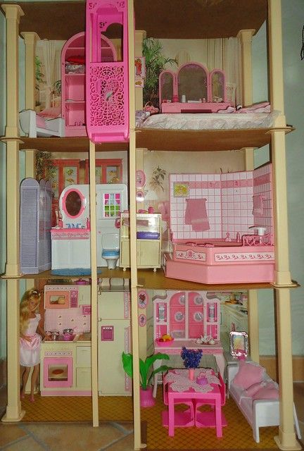 Vintage Barbie House, Barbie Houses, 90s Barbie, 70s Toys, Barbie 90s, Barbie Doll Set, New Barbie, Dolls House Interiors, Barbie Doll House