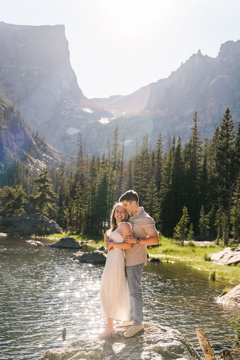 Dream Lake Engagement Photos | Rocky Mountain National Park | Melanie + Keegan - abbyshepardphotography.com Shenandoah National Park Engagement Photos, Smith Rock Engagement Photos, Hike Engagement Photos, Rocky Mountain National Park Engagement, Lake Engagement Photos, Mountain Couple, Jim Corbett National Park, Photo Dream, Lake Engagement