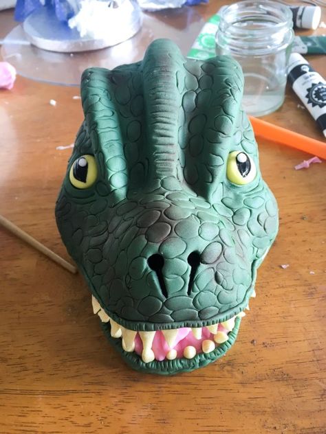 Dinosaur Cake Tutorial, Dinosaur Tutorial, Bug Birthday Cakes, T Rex Cake, Pig Birthday Cakes, Dino Cake, Dinosaur Birthday Cakes, Fondant Animals, Air Dry Clay Projects