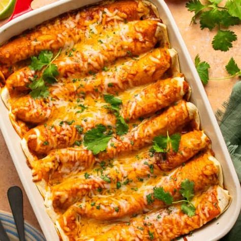 Ground Chicken Enchiladas Healthy, Lauren Fit Foodie Recipes, High Protein Chicken Enchiladas, High Protein Enchiladas, Protein Chicken Enchiladas, Healthy Enchilada Recipe, Salsa Verde Chicken Crockpot, Lauren Fit Foodie, Carb Balance Tortillas