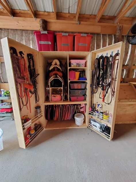 Horse Tack Boxes, Western Horse Tack Turquoise, Tack Locker, Tack Room Organization, Horse Tack Rooms, Tack Trunk, Horse Farm Ideas, Barn Hacks, Tack Box