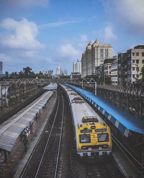 Mumbai Local Train, Marine Drive Mumbai, Mumbai Local, Indian Railway Train, Mumbai Travel, Local Train, City Shoot, Train Video, Mumbai City