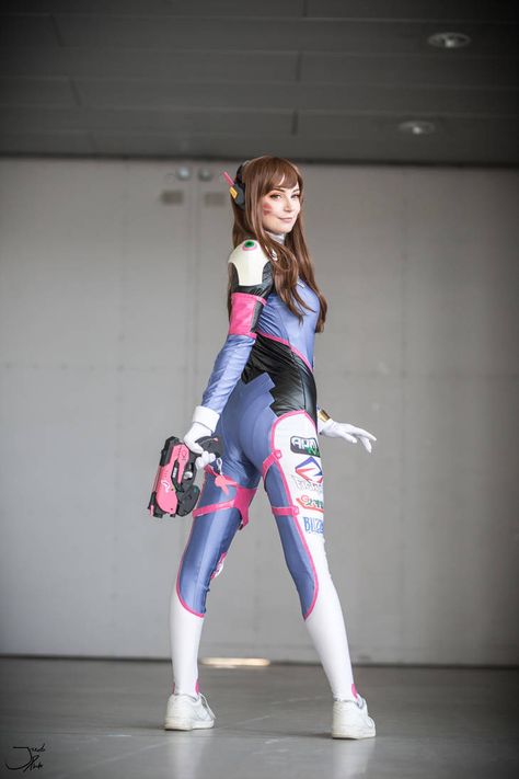 Overwatch Dva Cosplay by WhiteSpringPro Overwatch Cosplay, Rwby Fanart, Full Body Suit, Living Dolls, Cute Cosplay, Cosplay Outfits, Body Suit, Overwatch, Captain America