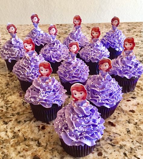 Princess Sofia Cupcakes Princess Sofia Cupcakes, Sofia Cupcakes, Sofia The First Cake, Princesa Sophia, Princess Birthday Cake, Cupcakes Decorados, Princess Sofia, Sofia The First, Baby Party