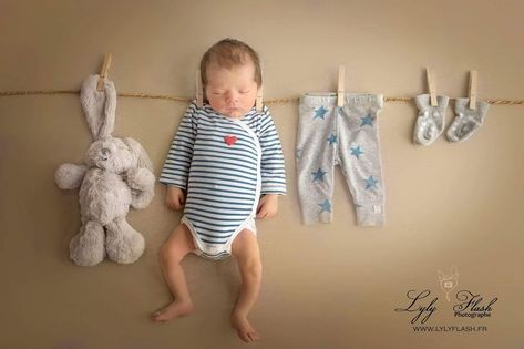 Newborn Photo Idea, New Borned Baby Photo, Photo Bebe, Photo Bb, Baby Boy Newborn Pictures, Baby Boy Newborn Photography, Baby Milestones Pictures, Monthly Baby Pictures, Baby Milestone Photos