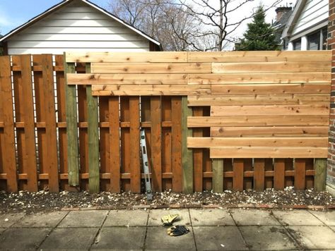 Fence Backyard, Urban Courtyards, Design Fence, Fence Diy, Wood Fence Design, Urban Backyard, Privacy Fence Designs, Backyard Fence, Horizontal Fence