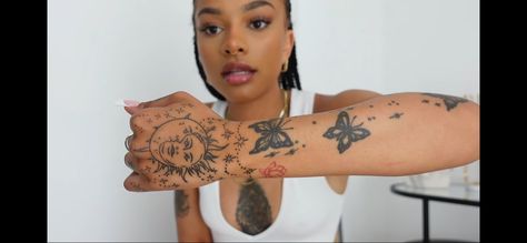 Hand tattoo Lisa Onuoha Tattoos, Lisa Onuoha, Tattoo Tour, Hand Tattoo, Hand Tattoos, Flower Tattoo, Tatting, Tattoos