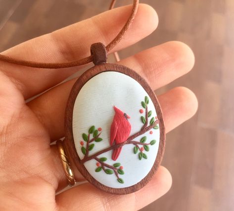 Polymer Clay Cardinal, Clay Cardinal, Clay Embroidery, Fimo Ideas, Clay Birds, Felt Pictures, Clay Sculptures, Clay Christmas, Polymer Clay Ornaments