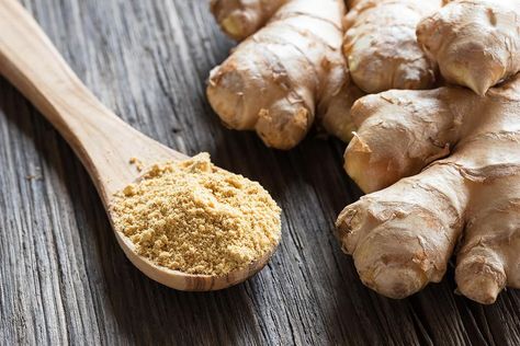 Cooking With Ginger: The Types of Ginger & a Simple Trick for Peeling It! #30secondmom Ginger Uses, Cooking With Ginger, Beras Ketan, 30seconds Food, Ginger Recipes, Ginger And Honey, Health Trends, Upset Stomach, Fresh Ginger