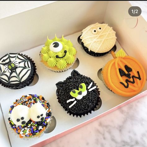 Halloween Treats Cupcakes, Cupcake Decorating Designs, Vanilla Halloween Cupcakes, Halloween Mini Cupcakes Ideas, October Cupcakes Ideas, Fancy Halloween Cupcakes, Frankenstein Dessert, Halloween Pumpkin Cupcakes, Halloween Birthday Cupcakes