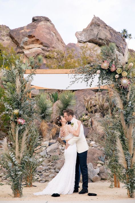 Huppah Wedding, Spring Desert, Palm Springs Wedding Venues, Groom Wedding Attire, Garden Reception, Modern Desert, Slot Pragmatic Play, Wedding Party Ideas, Palm Springs Wedding