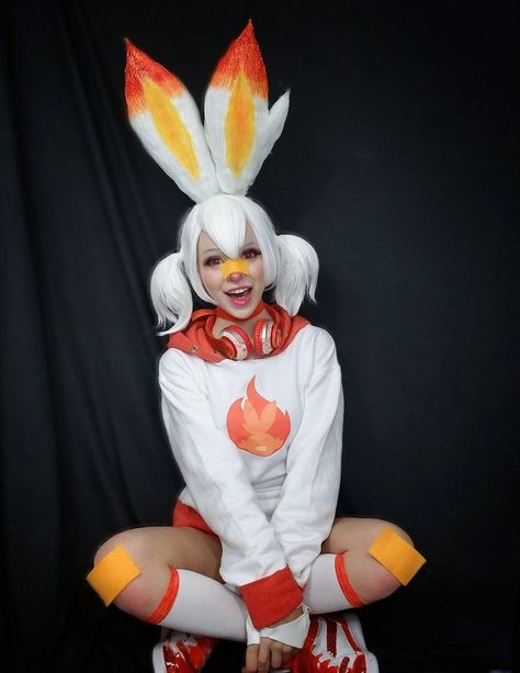 Scorbunny Costume, Pokemon Cosplay Female, Sobble Pokemon, Cosplay Pokemon, Gijinka Pokemon, Anime Cosplay Ideas, Diy Couples Costumes, Pokemon Costumes, Creepy Halloween Makeup