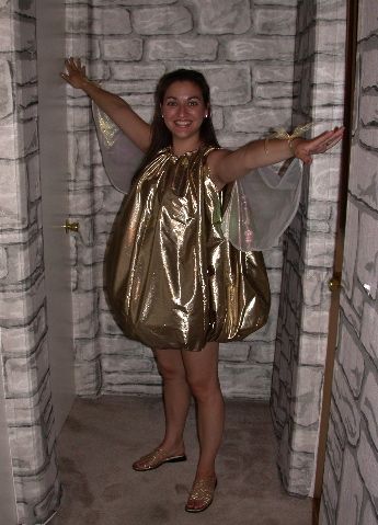 The Golden Snitch! love this Diy Golden Snitch Costume, Golden Snitch Costume, Snitch Costume, Sorority Costumes, Literary Costumes, Harry Potter Halloween Costumes, Costume College, World Book Day Costumes, Book Day Costumes