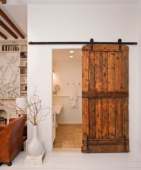 This is the new door to Mary's bath. Totally private room but a great look on the outside. Modern Eclectic Bathroom, Pallet Door, Rustic Master, Diy Sliding Barn Door, Eclectic Bathroom, Loft Stil, Casa Vintage, Belek, Exposed Beams