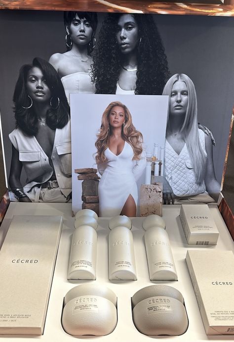 Salon Suite Essentials, Cecréd Beyonce, Pr Boxes Aesthetic, Fenty Beauty Logo, Pr Kit Ideas, Hair Care Products Aesthetic, Pr Packages Aesthetic, Fenty Skincare, Pr Aesthetic