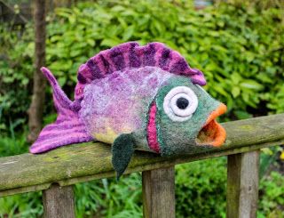 Felted Fish, Fantasy Fish, Handmade Animals, Sea Creatures Art, Felt Fish, Felt Case, 3d Figures, Needle Felting Tutorials, Fish Crafts