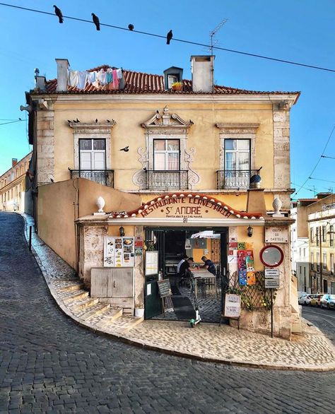 @super_lisboa: "📍 Costa do Castelo, Lisboa Photo: @juliopereiramusic  Tag your best Lisbon photos with…" Lovely Houses, India Architecture, Lisbon Travel, Portugal Travel, Lisbon Portugal, Architecture Sketch, Old Buildings, Beautiful Buildings, Best Cities