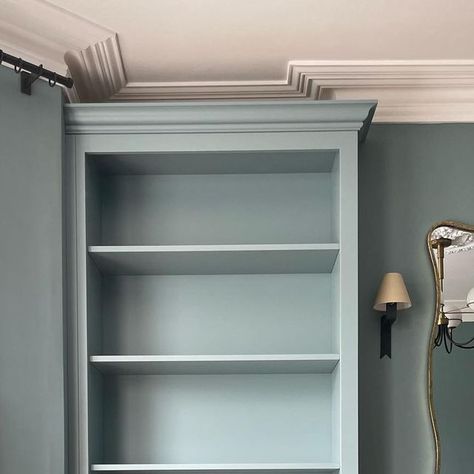 𝐌𝐜𝐂𝐥𝐚𝐫𝐤 𝐁𝐞𝐬𝐩𝐨𝐤𝐞 𝐊𝐢𝐭𝐜𝐡𝐞𝐧𝐬 on Instagram: "Traditional Alcove cabinet spray finished in @farrowandball ‘oval room blue’ #farrowandball #deadmatt #farrowandballovalroomblue #alcovecabinet #kitchendesign #interiordesign #interiors #ren #renovation #victorianrenovation" Blue Alcove Living Room, Dark Blue Alcoves, 1930s Alcove Shelving, Building Alcove Cupboards, Traditional Alcove Cupboards, Alcove Cabinets, Alcove Cupboards, Victorian Renovation, Oval Room Blue