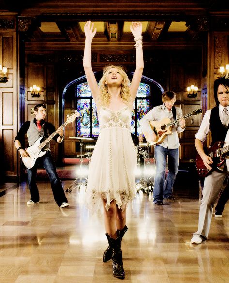 Change is the only music video she's ever done where it's just her and her band performing. Interesting! Taylor Swift Country, Fearless Album, Taylor Swift Music Videos, About Taylor Swift, Taylor Swift Dress, Taylor Swift Street Style, Taylor Swift Fearless, Taylor Swift Music, All About Taylor Swift