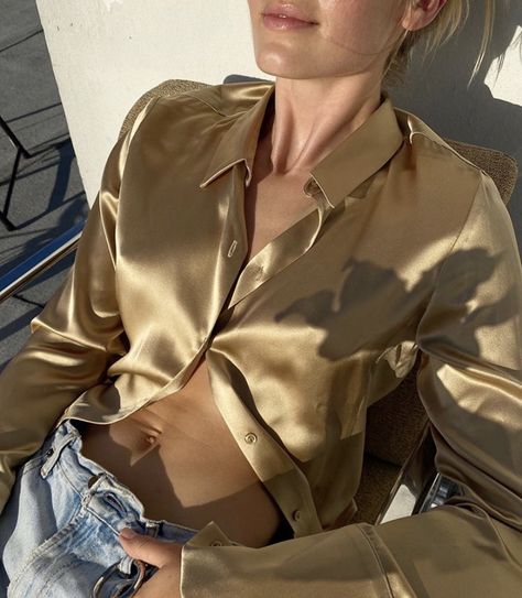 gold silk button down with jeans #fashion #fashionstyle #gold #outfits #glowing Silk Button Down Shirt Outfit, Silk Satin Outfit, Button Shirt Outfit, Tie Choker, Satin Bluse, Gold Shirt, Silk Set, Fresh Outfits, Concert Outfits