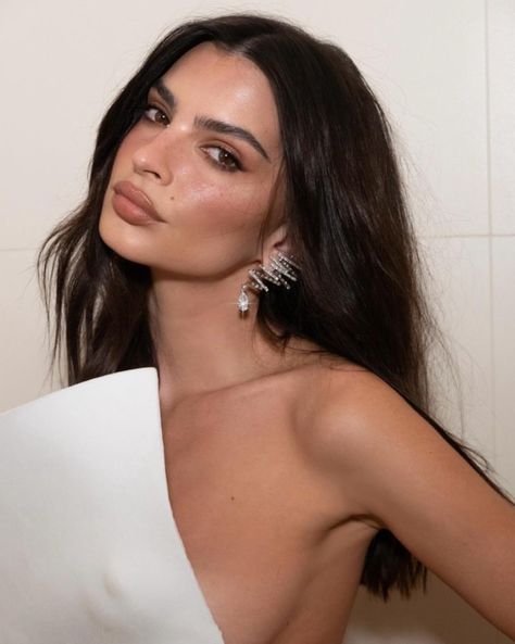 Emily Ratajkowski Makeup, Em Rata Style, Candice Swanepoel, October 10, Emily Ratajkowski, Beautiful Smile Women, Pretty Jewellery, Makeup Inspo, Ig Story