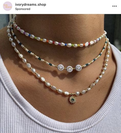 Necklaces Inspiration, Cute Summer Beaded Chain Jewelry, Beaded Asthetic Necklaces, Trendy Summer Bead Choker, Beaded Chocker Ideas Aesthetic, Summer Beaded Chain Choker, Preppy Jewelry, Beaded Jewelry Necklaces, Beaded Necklace Designs