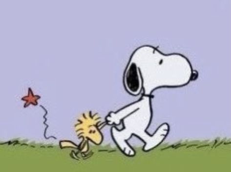 snoopy, woodstock, snoopy and woodstock walking together, cute friends, cute snoopy Woodstock Pictures, Snoopy Stuff, Woodstock Snoopy, Snoopy Dog, Baby Snoopy, Classic Pooh, Snoopy Funny, Happy Stuff, Snoopy Images